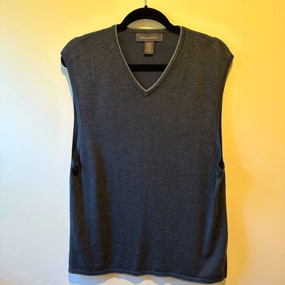 Banana Republic Other - Banana Republic sleeveless pull over vest